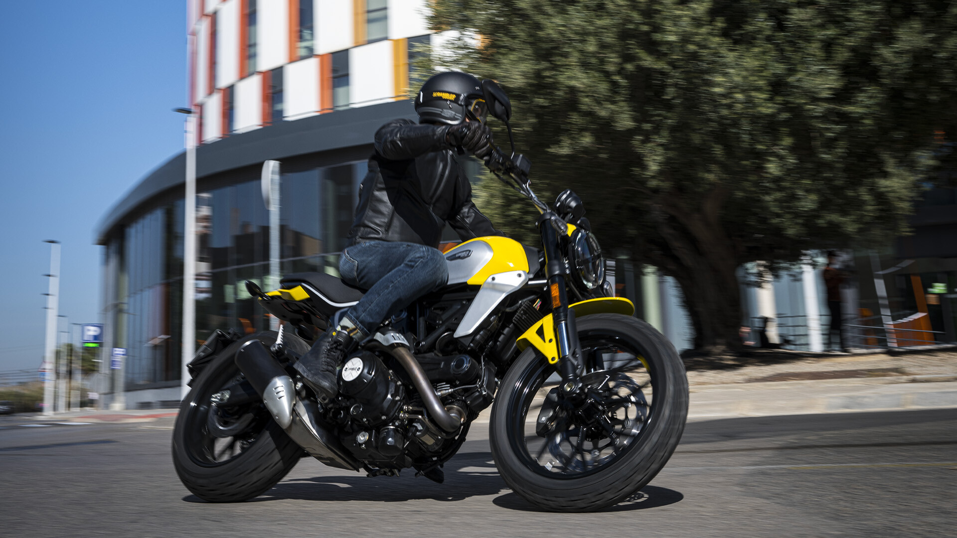 Entra nel mondo Scrambler Ducati